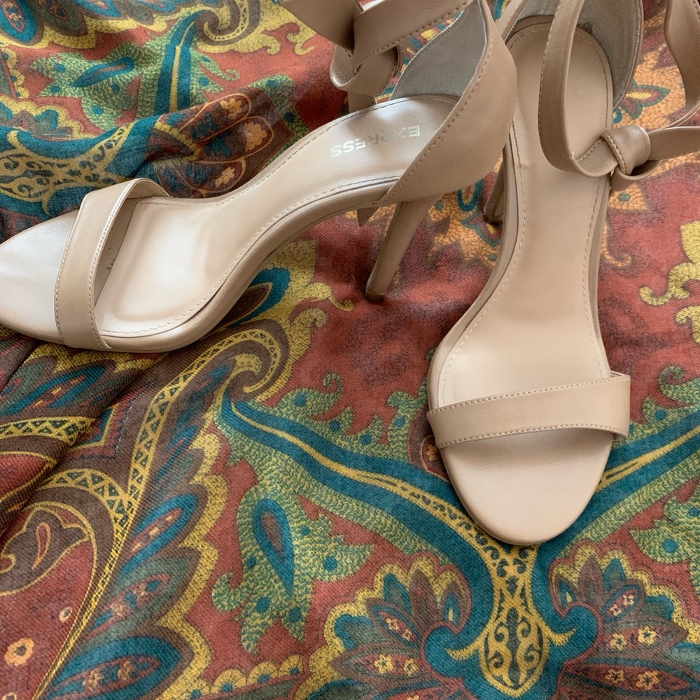 Express Women's Tan Heeled Sandals